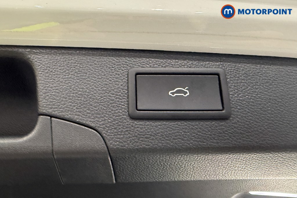 Volkswagen Passat R-Line Automatic Petrol Plug-In Hybrid Estate - Stock Number (1672191) - 23rd supplementary image