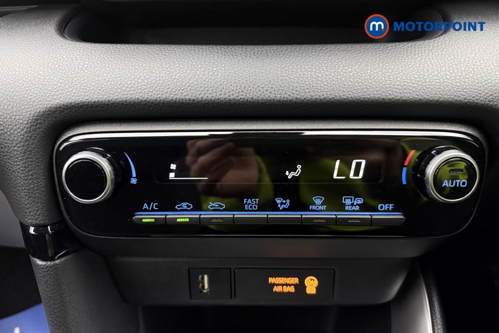 Toyota Yaris Design Automatic Petrol-Electric Hybrid Hatchback - Stock Number (1674481) - 9th supplementary image