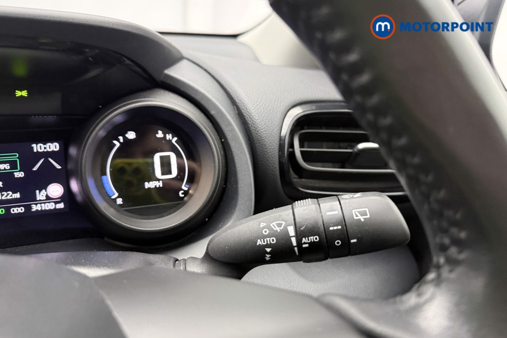 Toyota Yaris Design Automatic Petrol-Electric Hybrid Hatchback - Stock Number (1674481) - 13th supplementary image