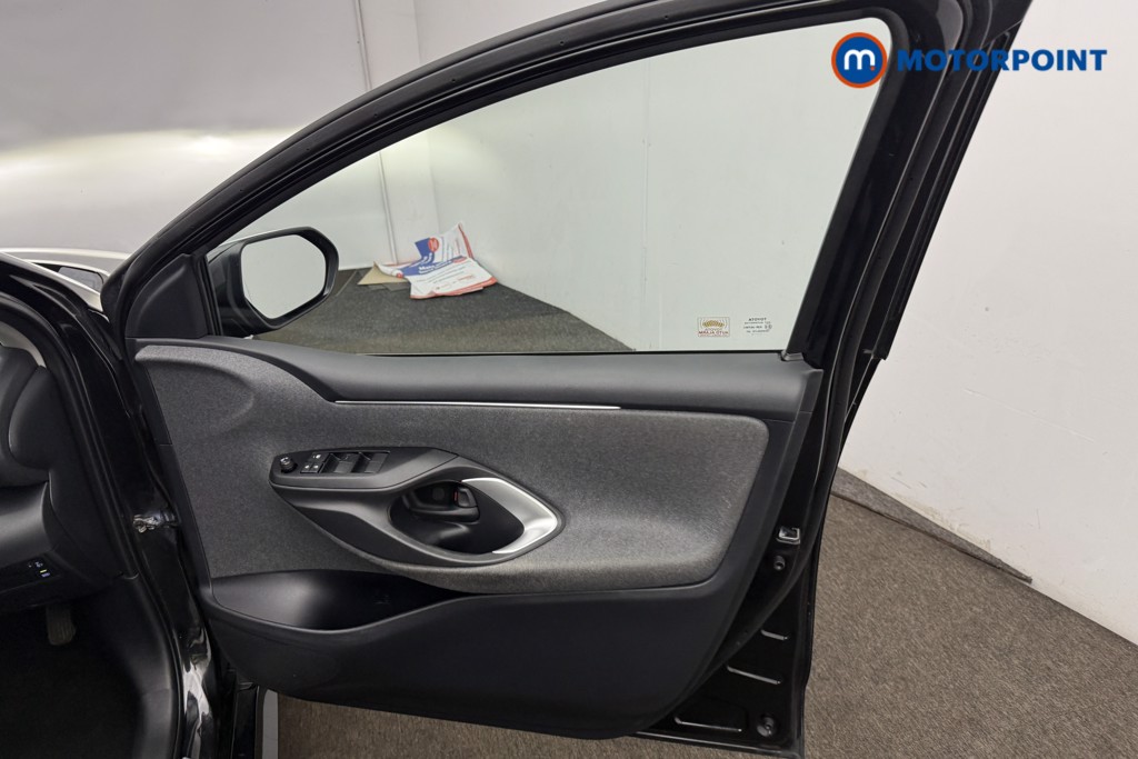Toyota Yaris Design Automatic Petrol-Electric Hybrid Hatchback - Stock Number (1674481) - 18th supplementary image
