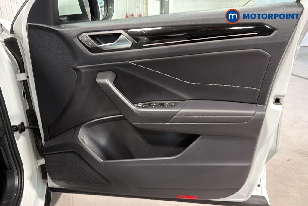Volkswagen T-Roc R-Line Automatic Petrol SUV - Stock Number (1676374) - 18th supplementary image