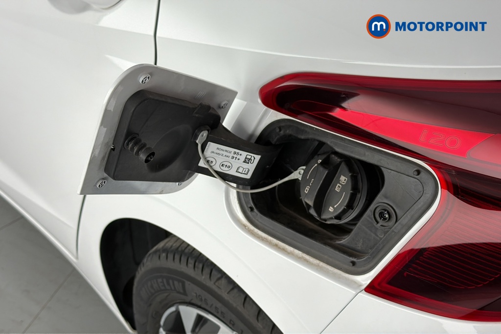 Hyundai I20 Advance Automatic Petrol Hatchback - Stock Number (1679273) - 41st supplementary image