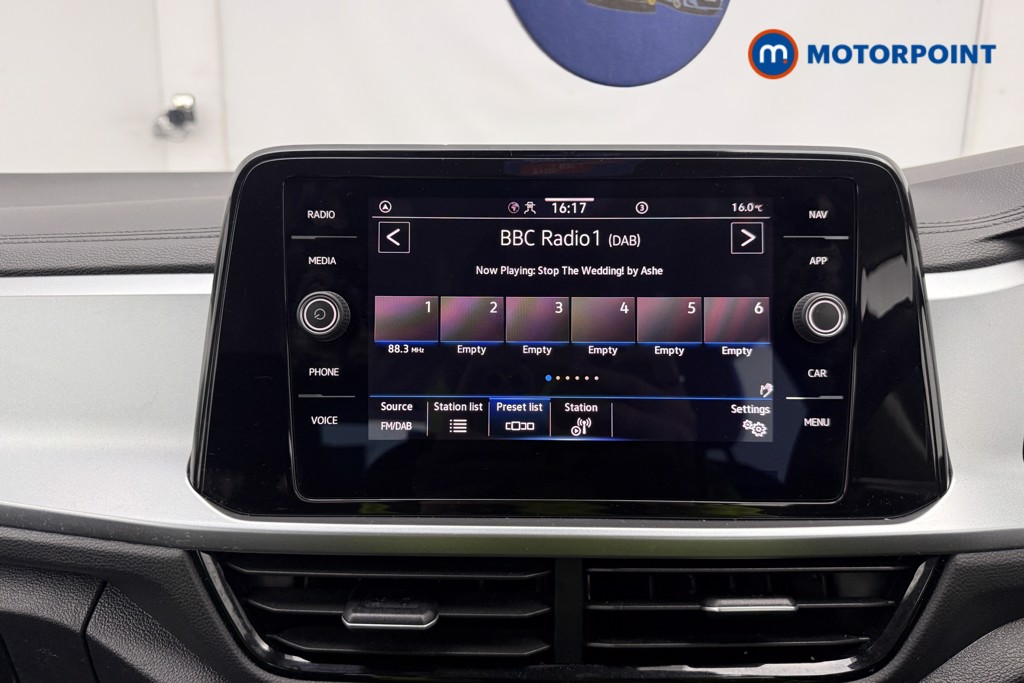 Volkswagen T-Roc Life Manual Petrol SUV - Stock Number (1679971) - 3rd supplementary image
