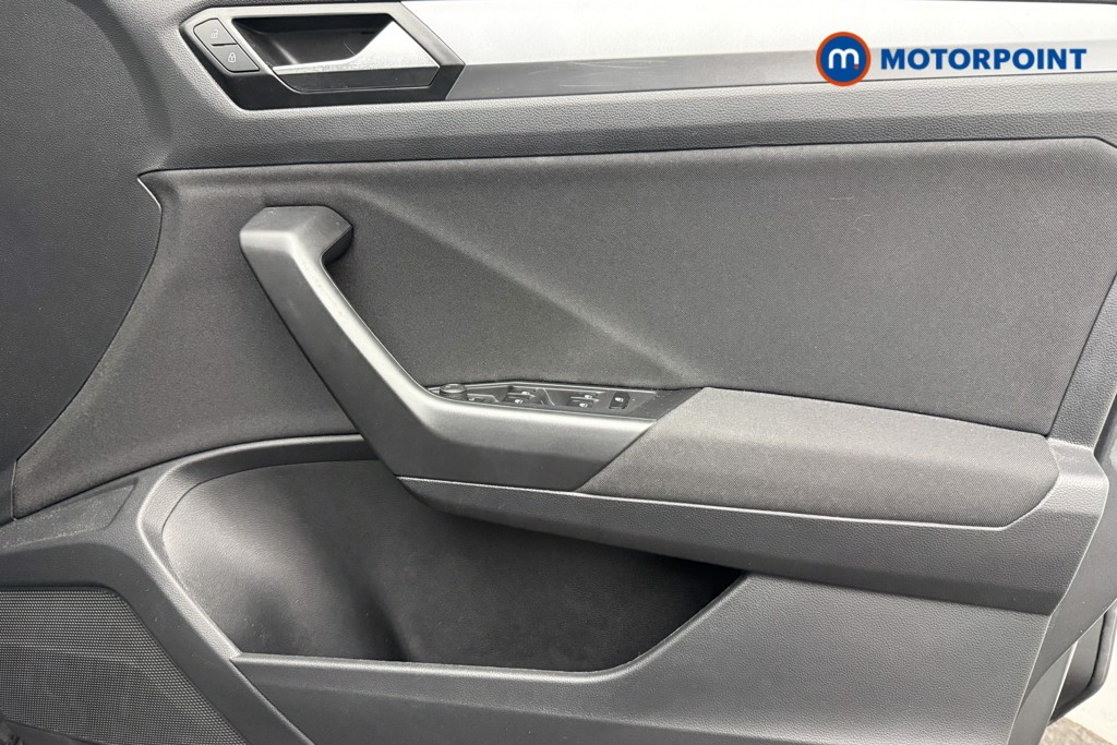 Volkswagen T-Roc Life Manual Petrol SUV - Stock Number (1681406) - 17th supplementary image