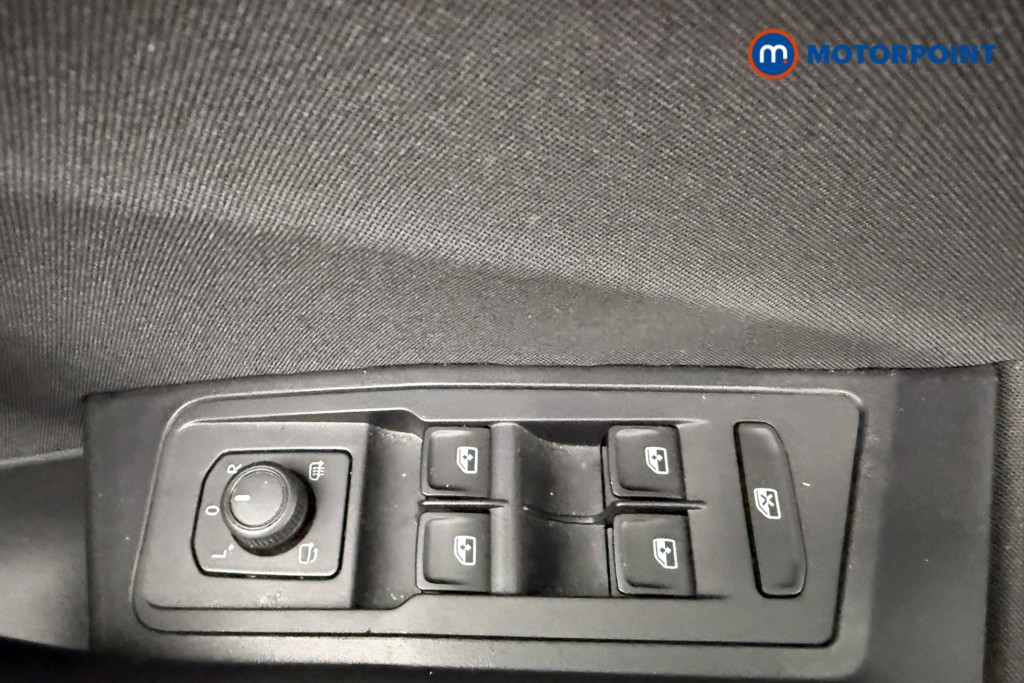 Volkswagen T-Roc Life Manual Petrol SUV - Stock Number (1681406) - 18th supplementary image