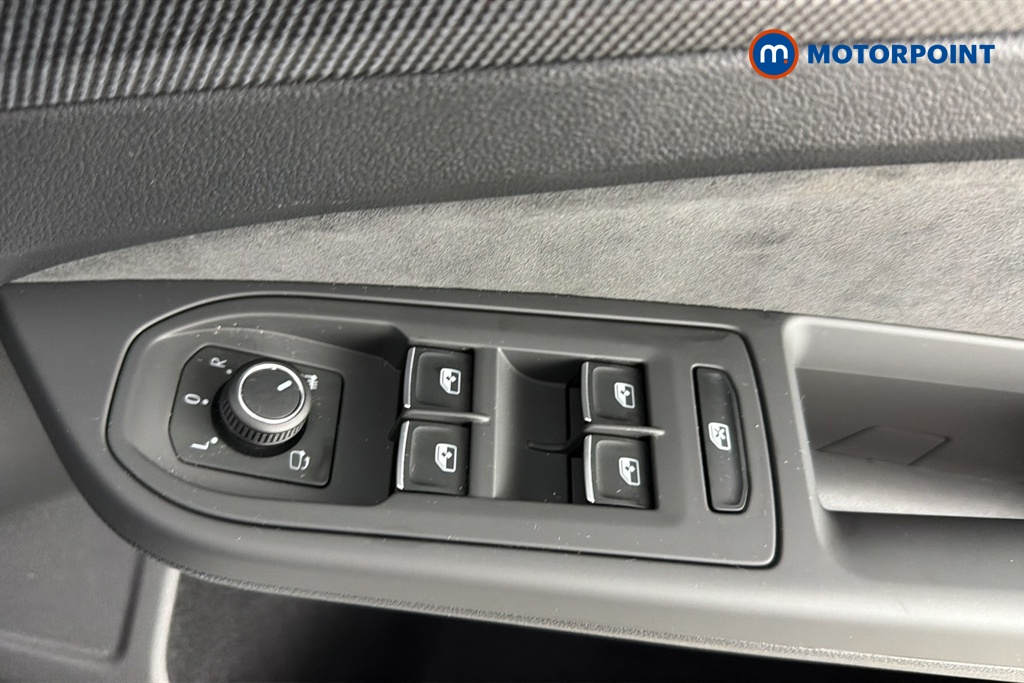 Volkswagen Golf R-Line Automatic Petrol Hatchback - Stock Number (1682833) - 19th supplementary image