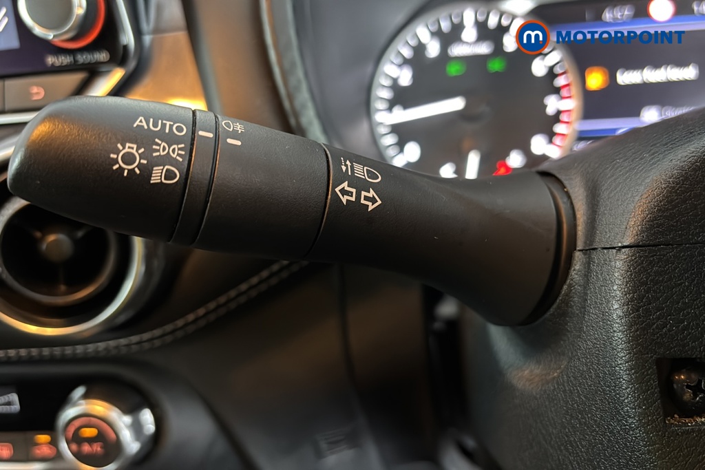 Nissan Juke N-Connecta Manual Petrol SUV - Stock Number (1684372) - 5th supplementary image