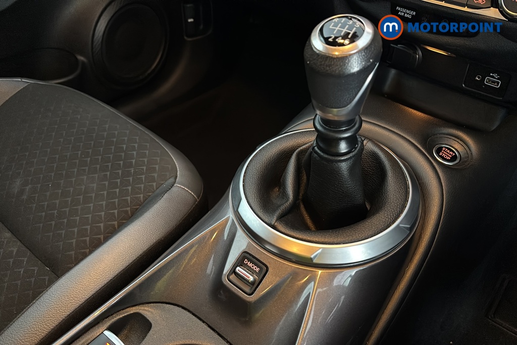 Nissan Juke N-Connecta Manual Petrol SUV - Stock Number (1684372) - 15th supplementary image