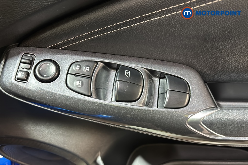 Nissan Juke N-Connecta Manual Petrol SUV - Stock Number (1684372) - 19th supplementary image
