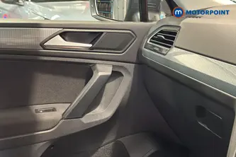 Volkswagen Tiguan Life Manual Petrol SUV - Stock Number (1672096) - 993rd supplementary image