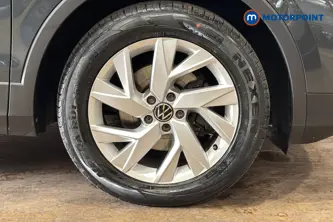 Volkswagen Tiguan Life Manual Petrol SUV - Stock Number (1672096) - 47th supplementary image