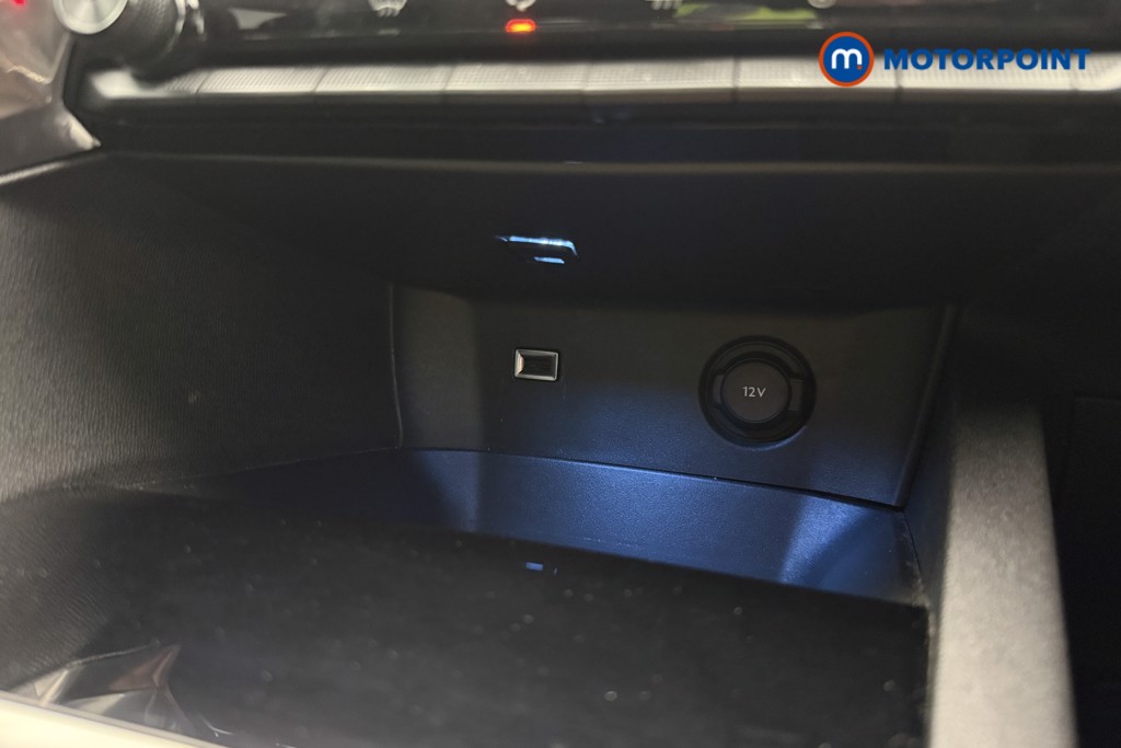 Peugeot 3008 Allure Manual Petrol SUV - Stock Number (1673167) - 17th supplementary image