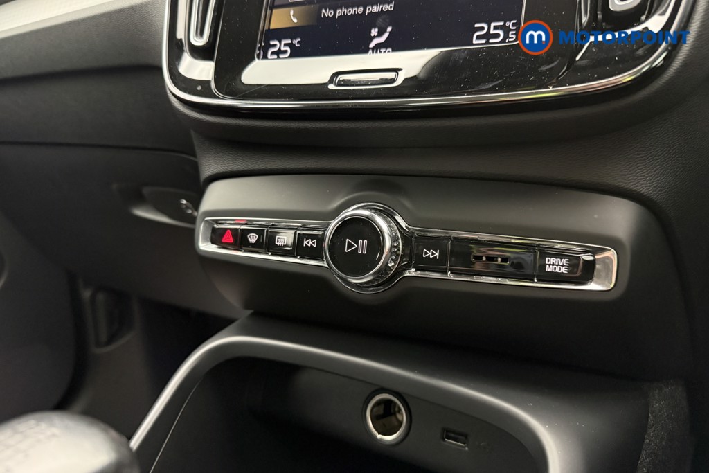 Volvo Xc40 Momentum Manual Petrol SUV - Stock Number (1674497) - 13th supplementary image