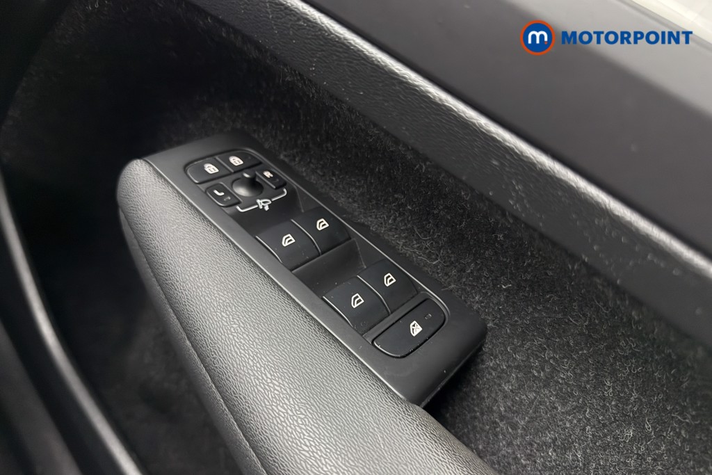 Volvo Xc40 Momentum Manual Petrol SUV - Stock Number (1674497) - 17th supplementary image