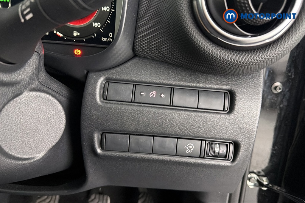Nissan Juke N-Connecta Manual Petrol SUV - Stock Number (1682547) - 11th supplementary image