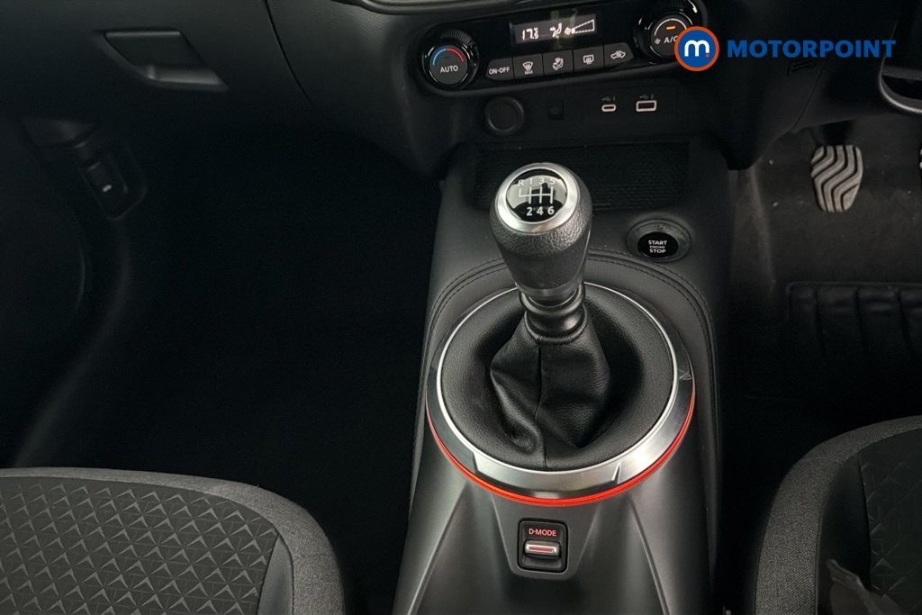 Nissan Juke N-Connecta Manual Petrol SUV - Stock Number (1682547) - 15th supplementary image