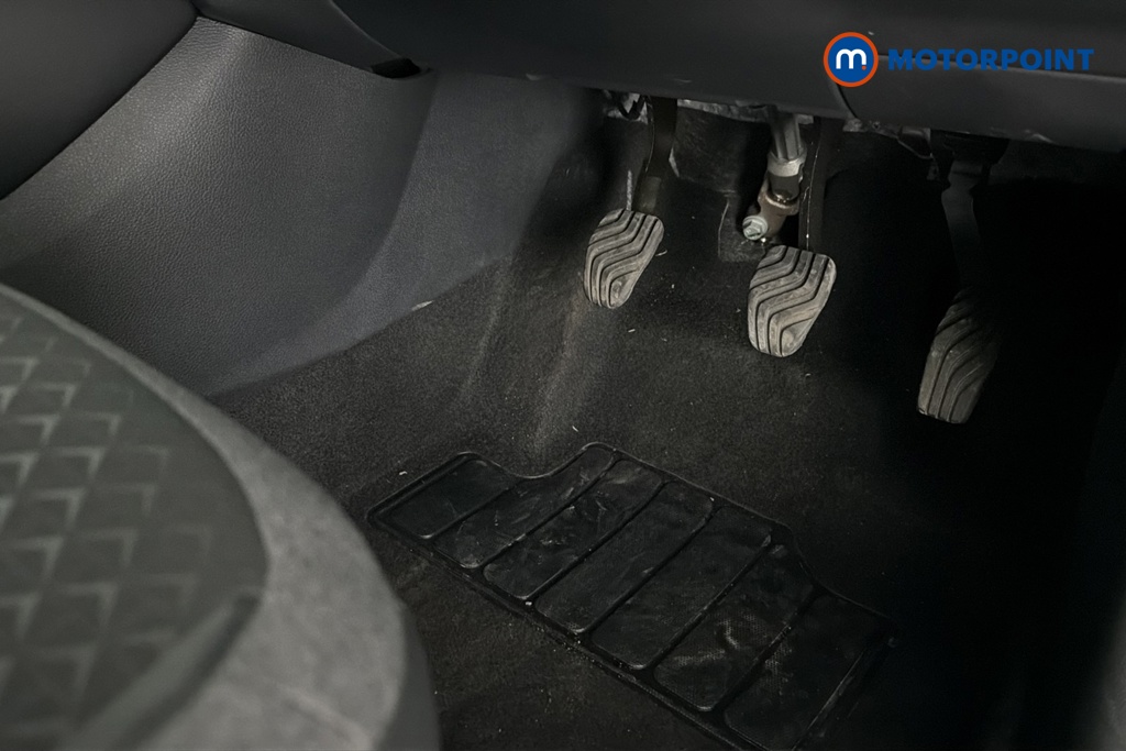 Nissan Juke N-Connecta Manual Petrol SUV - Stock Number (1682547) - 24th supplementary image