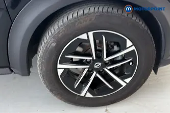 Nissan Juke N-Connecta Manual Petrol SUV - Stock Number (1682547) - 47th supplementary image