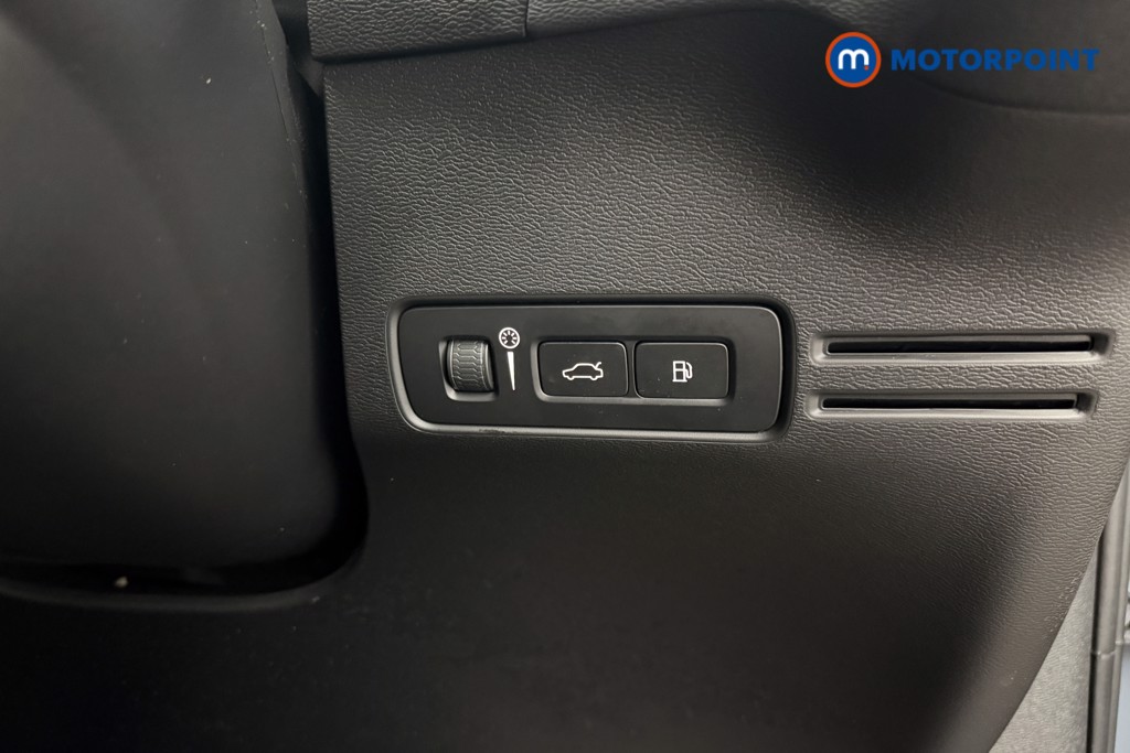 Volvo Xc40 R Design Pro Automatic Petrol Plug-In Hybrid SUV - Stock Number (1616308) - 19th supplementary image