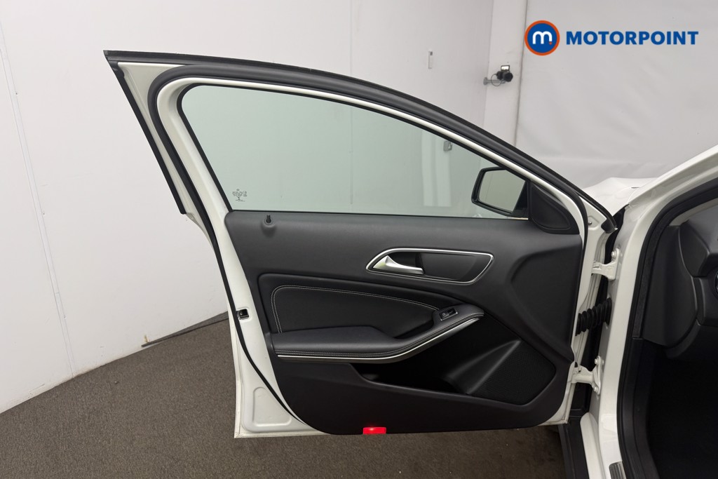 Mercedes-Benz GLA Urban Edition Automatic Petrol SUV - Stock Number (1642538) - 5th supplementary image
