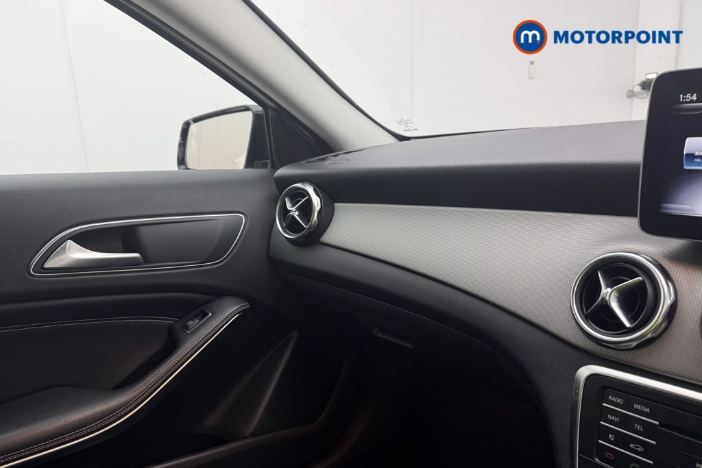 Mercedes-Benz GLA Urban Edition Automatic Petrol SUV - Stock Number (1642538) - 38th supplementary image