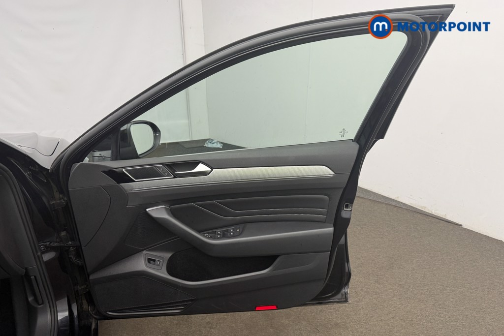 Volkswagen Passat R-Line Automatic Petrol Estate - Stock Number (1685311) - 28th supplementary image