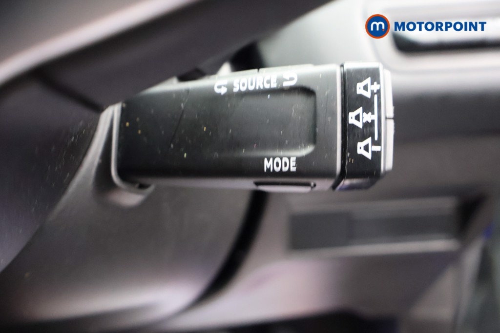 Renault Captur Se Edition Manual Petrol SUV - Stock Number (1685838) - 7th supplementary image