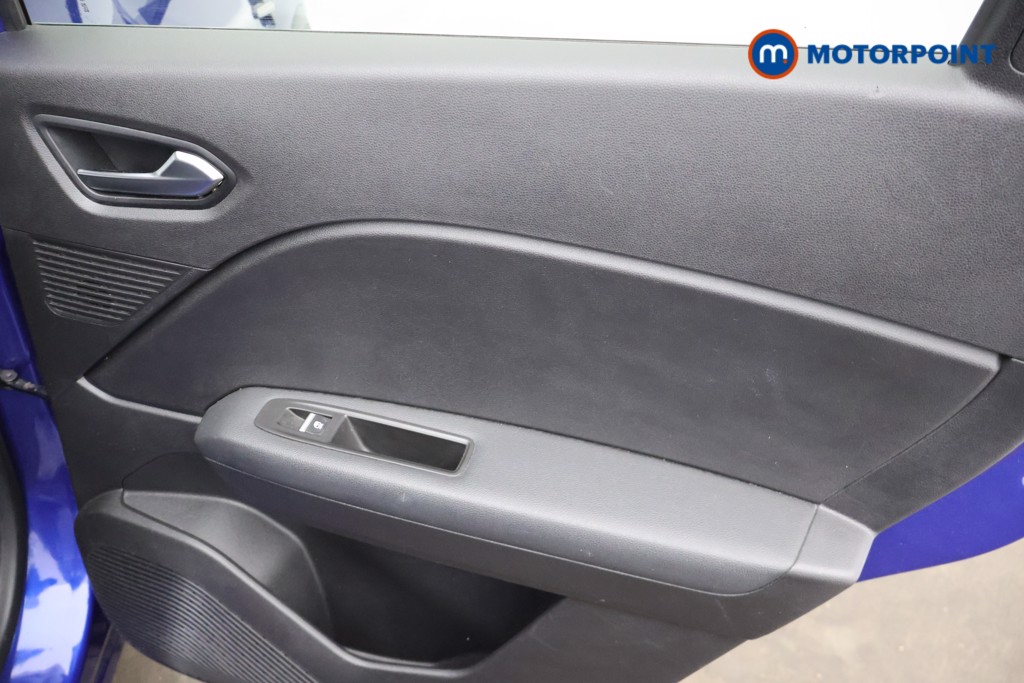 Renault Captur Se Edition Manual Petrol SUV - Stock Number (1685838) - 19th supplementary image