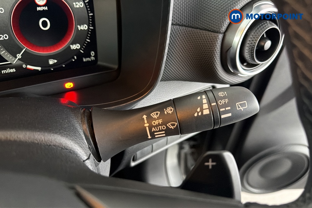 Nissan Juke N-Connecta Automatic Petrol SUV - Stock Number (1642401) - 6th supplementary image
