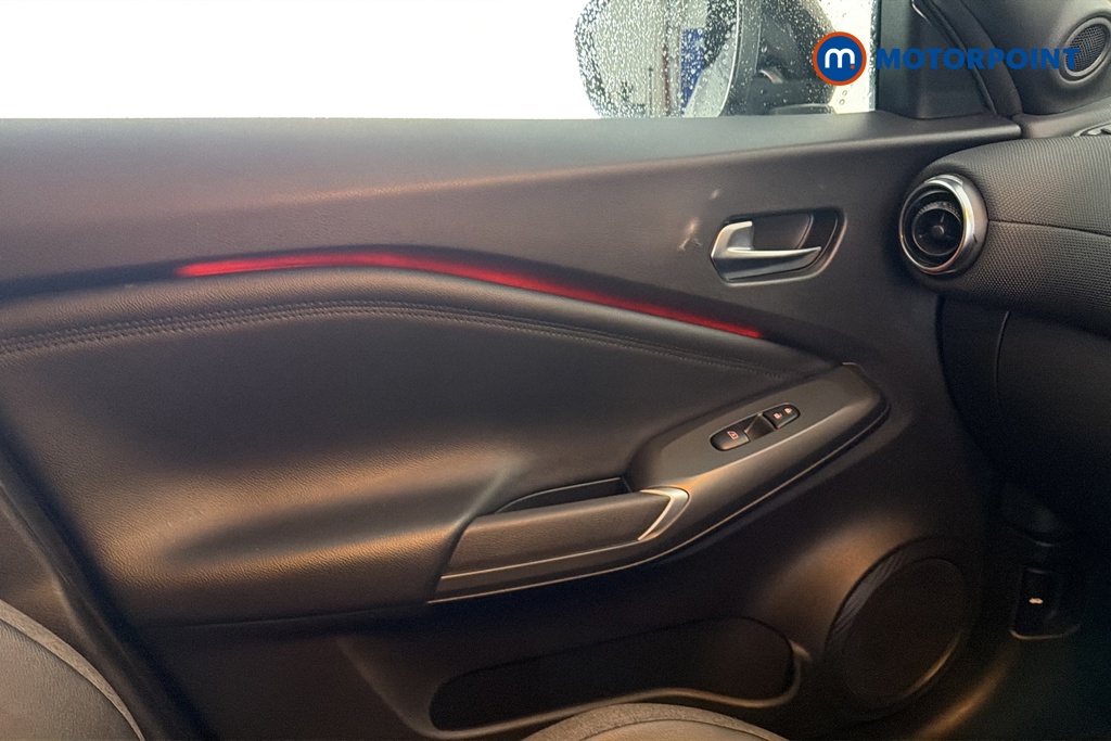 Nissan Juke N-Connecta Automatic Petrol SUV - Stock Number (1642401) - 10th supplementary image