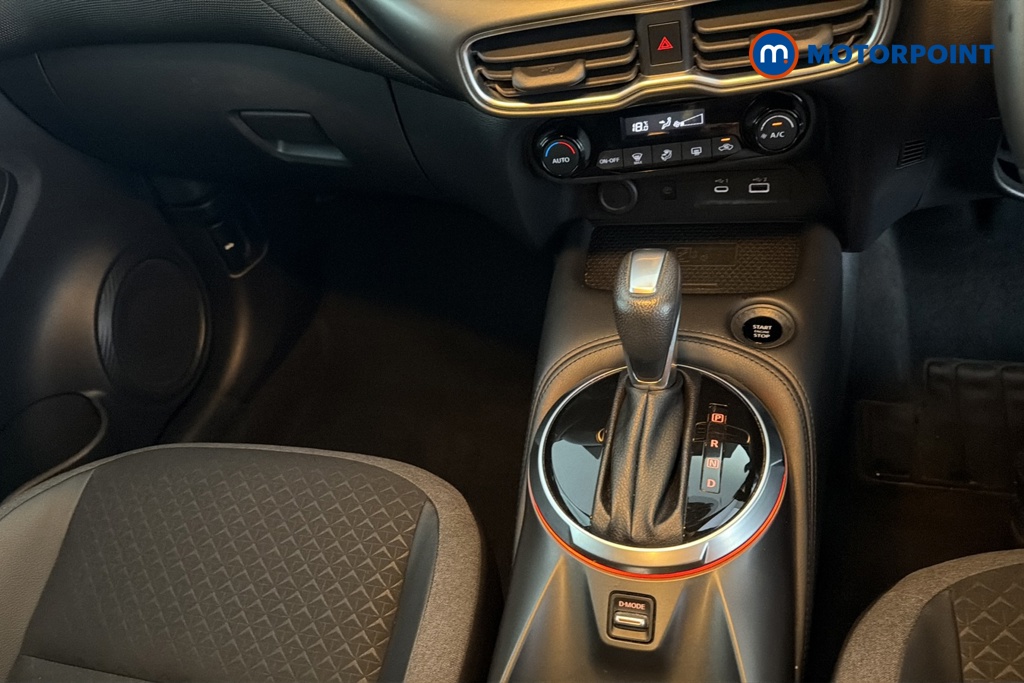 Nissan Juke N-Connecta Automatic Petrol SUV - Stock Number (1642401) - 15th supplementary image