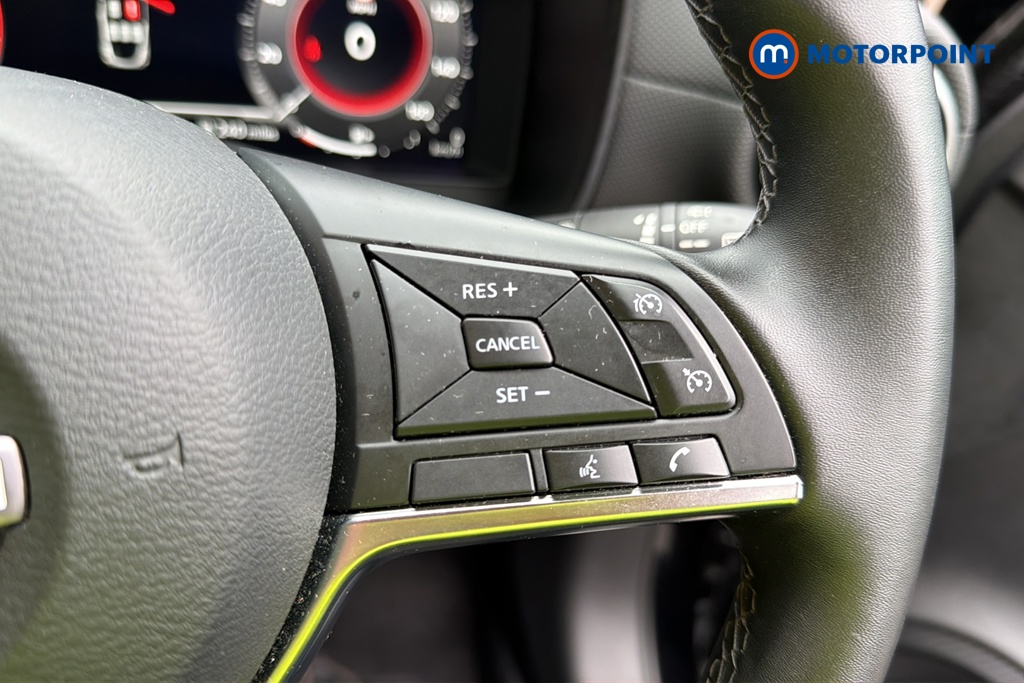 Nissan Juke N-Connecta Manual Petrol SUV - Stock Number (1673617) - 3rd supplementary image