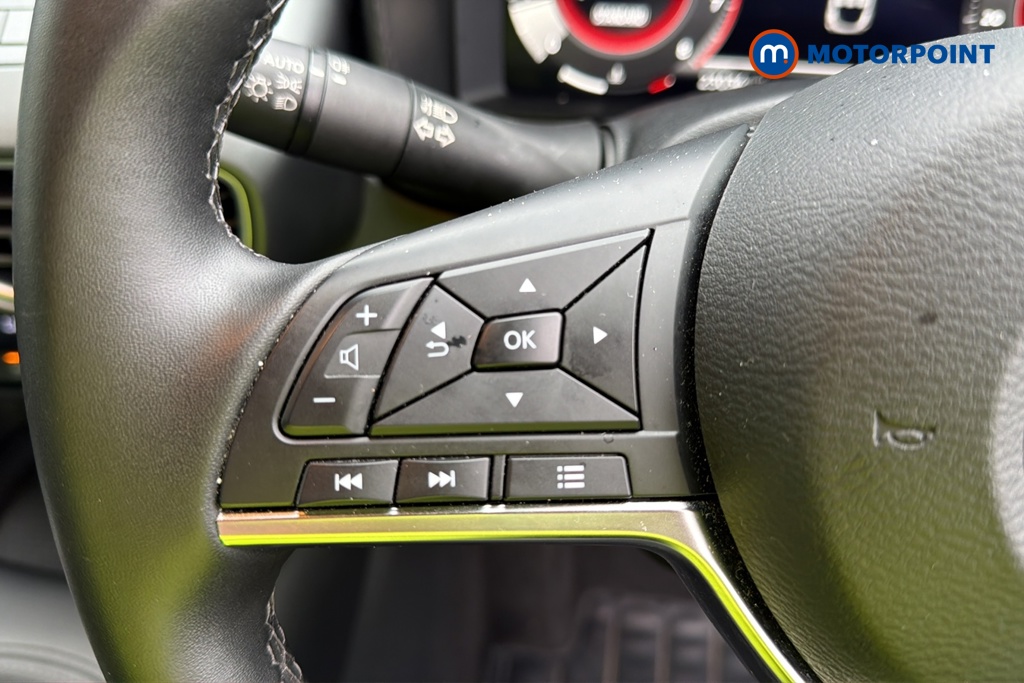 Nissan Juke N-Connecta Manual Petrol SUV - Stock Number (1673617) - 4th supplementary image