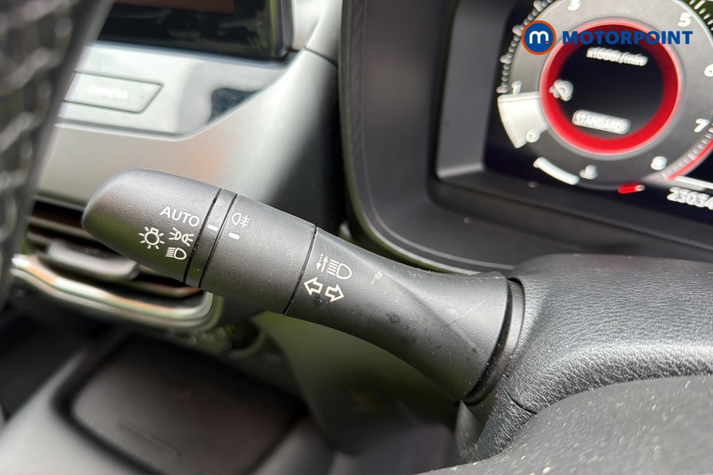 Nissan Juke N-Connecta Manual Petrol SUV - Stock Number (1673617) - 5th supplementary image