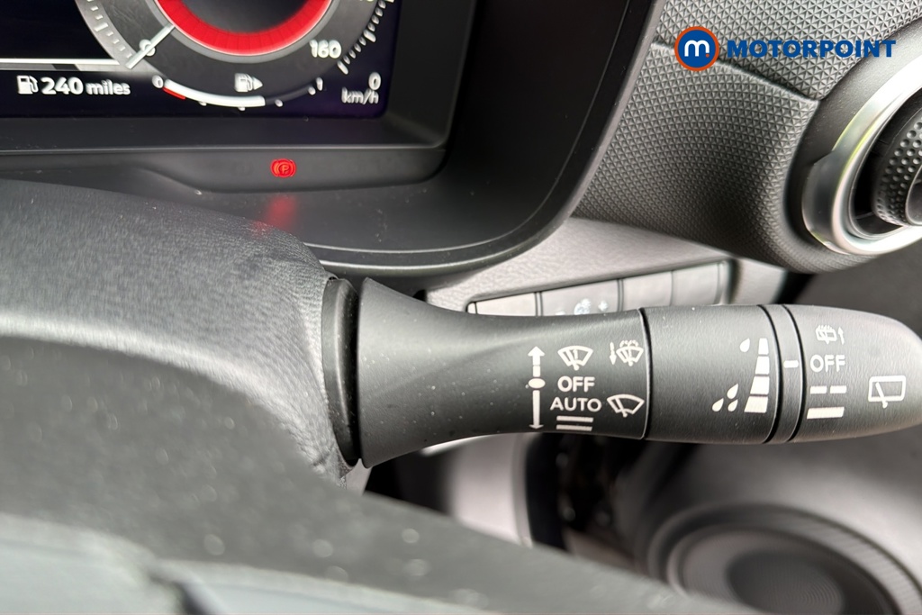 Nissan Juke N-Connecta Manual Petrol SUV - Stock Number (1673617) - 6th supplementary image