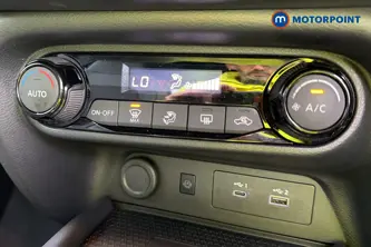 Nissan Juke N-Connecta Manual Petrol SUV - Stock Number (1673617) - 12th supplementary image