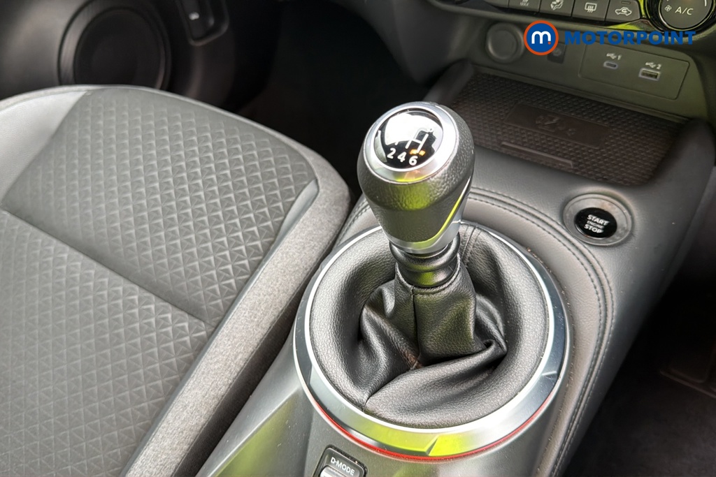 Nissan Juke N-Connecta Manual Petrol SUV - Stock Number (1673617) - 15th supplementary image