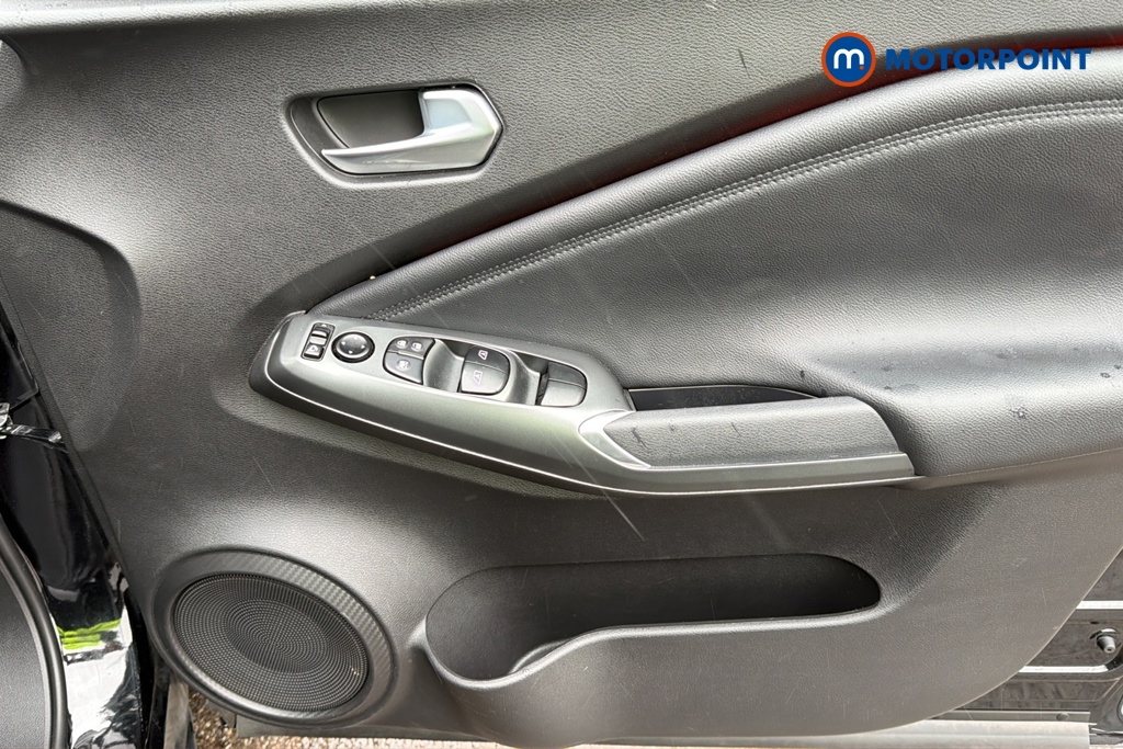 Nissan Juke N-Connecta Manual Petrol SUV - Stock Number (1673617) - 18th supplementary image