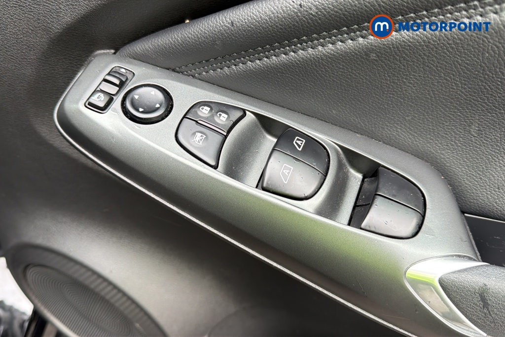 Nissan Juke N-Connecta Manual Petrol SUV - Stock Number (1673617) - 19th supplementary image