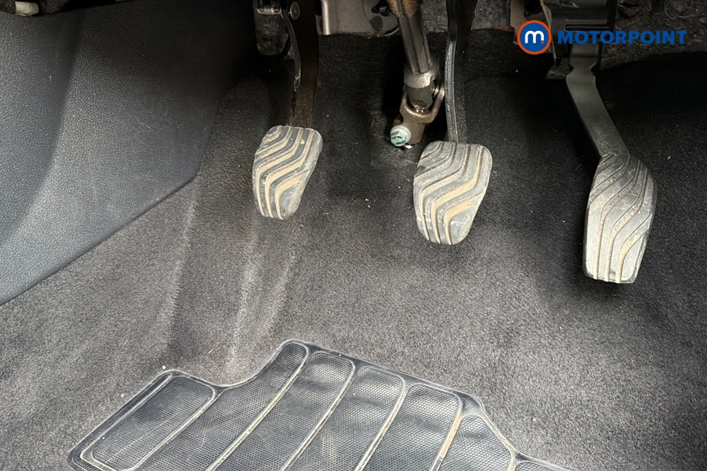 Nissan Juke N-Connecta Manual Petrol SUV - Stock Number (1673617) - 24th supplementary image