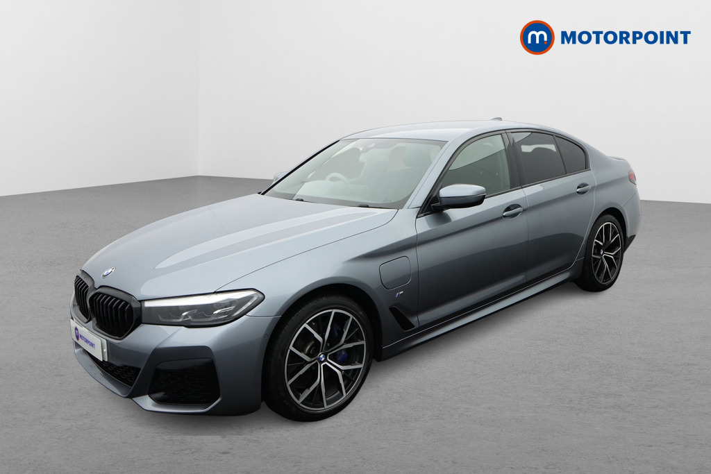 BMW 5 Series M Sport Automatic Petrol Plug-In Hybrid Saloon - Stock Number (1680873) - Passenger side front corner