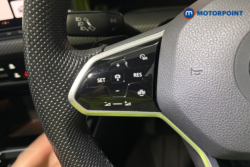 Volkswagen Golf R-Line Automatic Petrol Hatchback - Stock Number (1686352) - 4th supplementary image