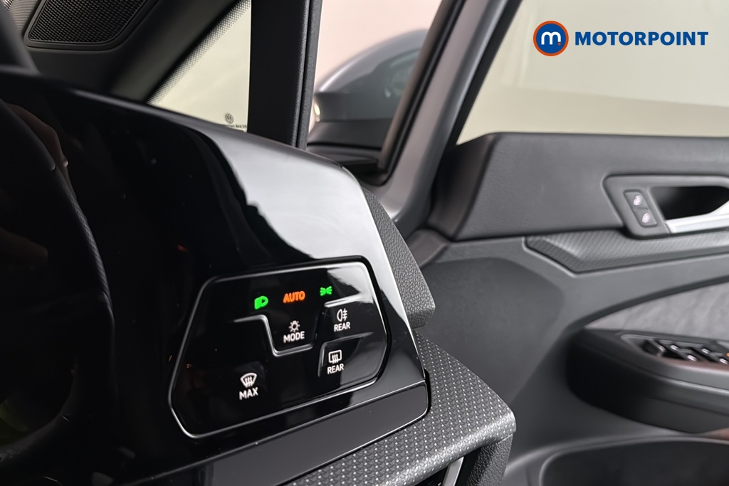 Volkswagen Golf R-Line Automatic Petrol Hatchback - Stock Number (1686352) - 11th supplementary image