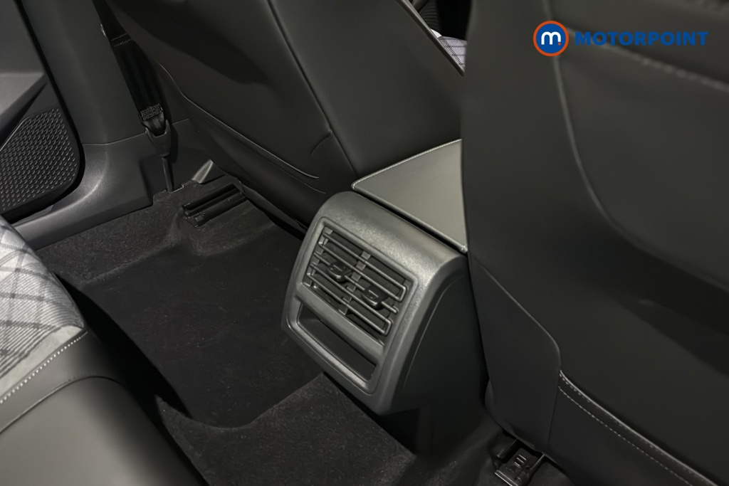 Volkswagen Golf R-Line Automatic Petrol Hatchback - Stock Number (1686352) - 28th supplementary image