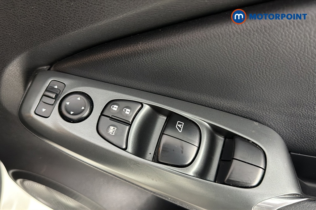 Nissan Juke Acenta Premium Manual Petrol SUV - Stock Number (1687091) - 19th supplementary image