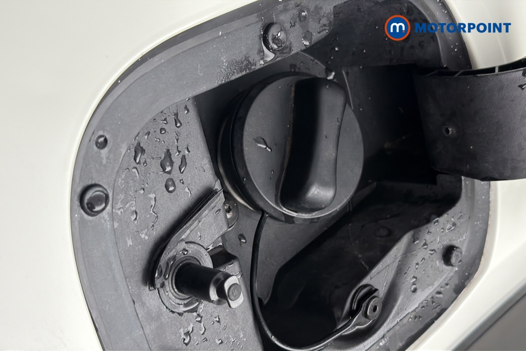 Nissan Juke Acenta Premium Manual Petrol SUV - Stock Number (1687091) - 41st supplementary image