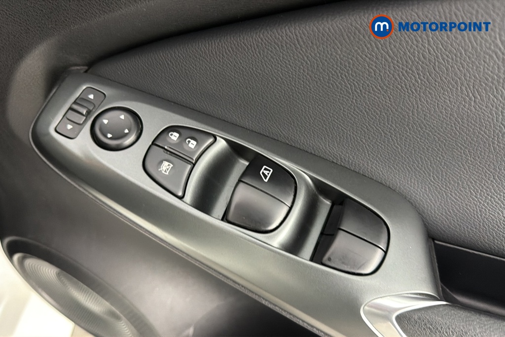 Nissan Juke Acenta Premium Manual Petrol SUV - Stock Number (1687102) - 19th supplementary image