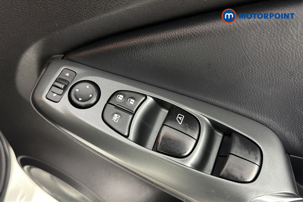 Nissan Juke Acenta Premium Manual Petrol SUV - Stock Number (1687107) - 19th supplementary image