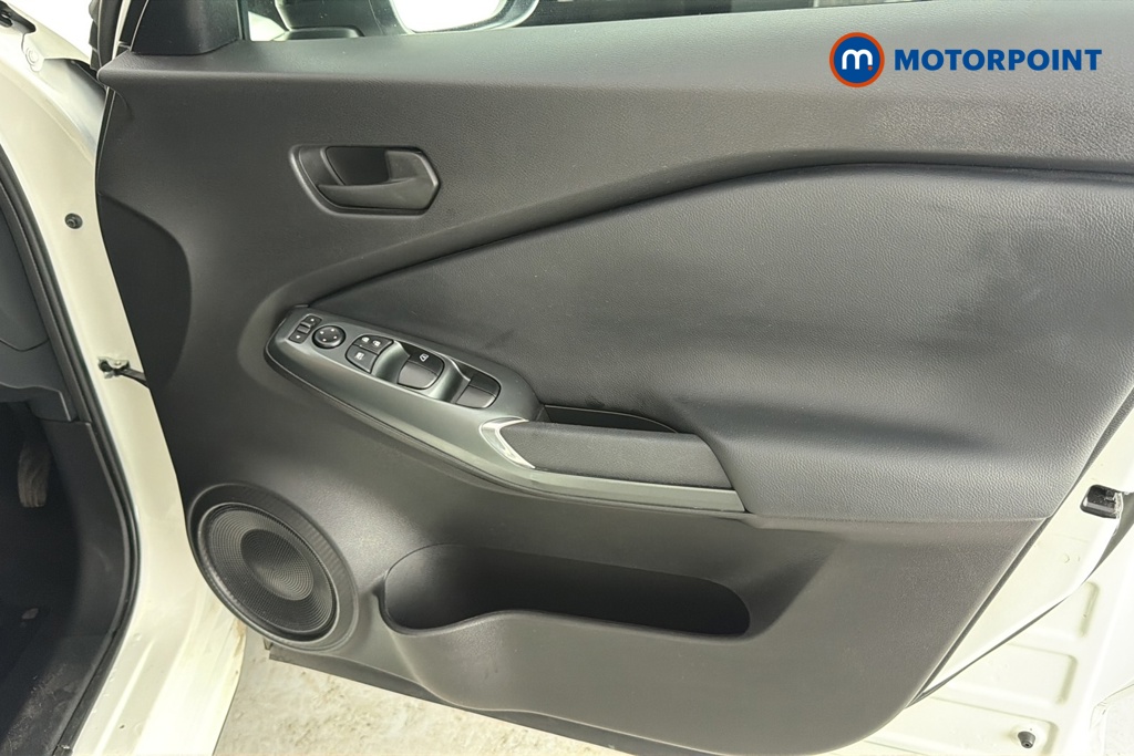 Nissan Juke Acenta Premium Manual Petrol SUV - Stock Number (1687109) - 18th supplementary image