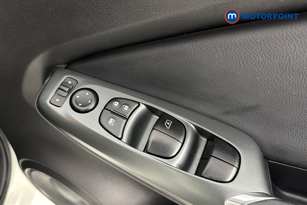 Nissan Juke Acenta Premium Manual Petrol SUV - Stock Number (1687109) - 19th supplementary image
